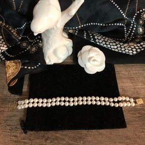 Ladies pearl bracelet